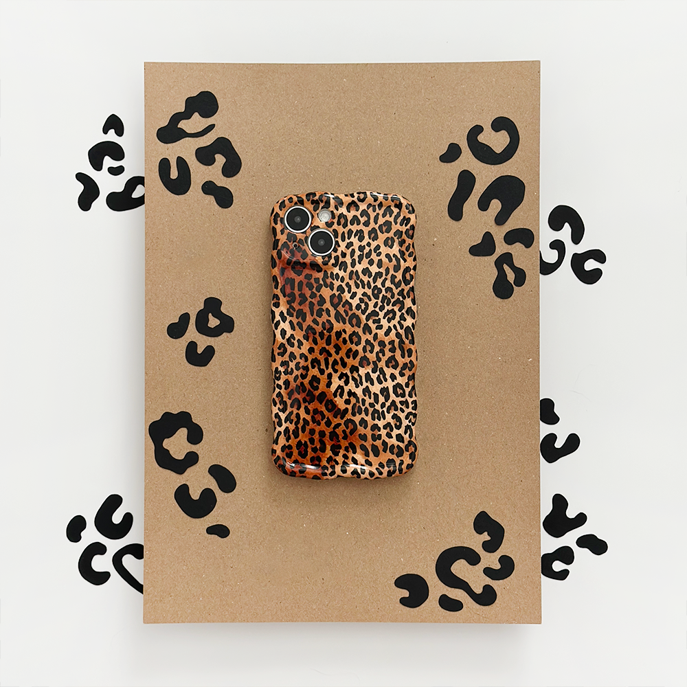 Wavy Phone Case - Leopard: IPhone 16