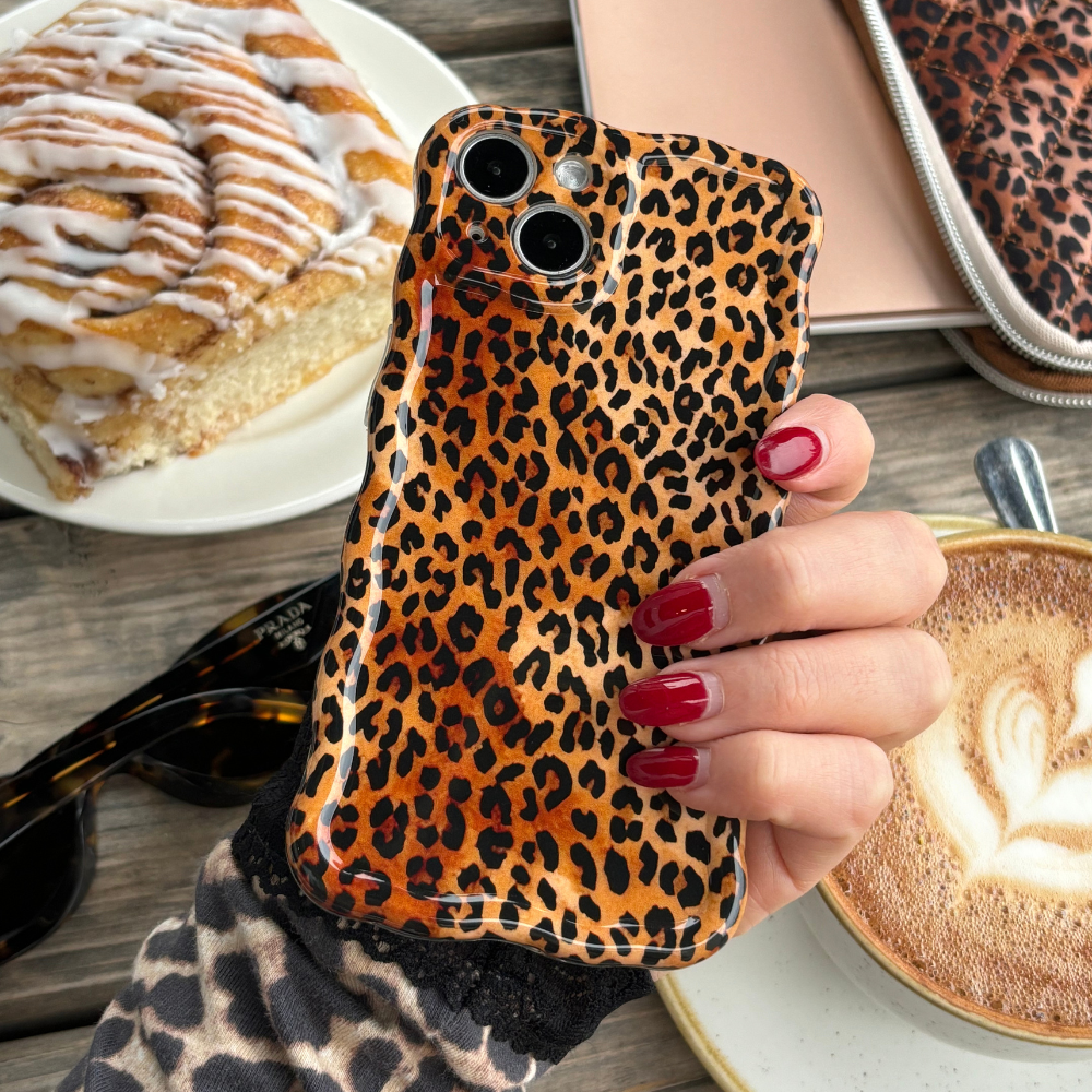 Wavy Phone Case - Leopard: IPhone 16