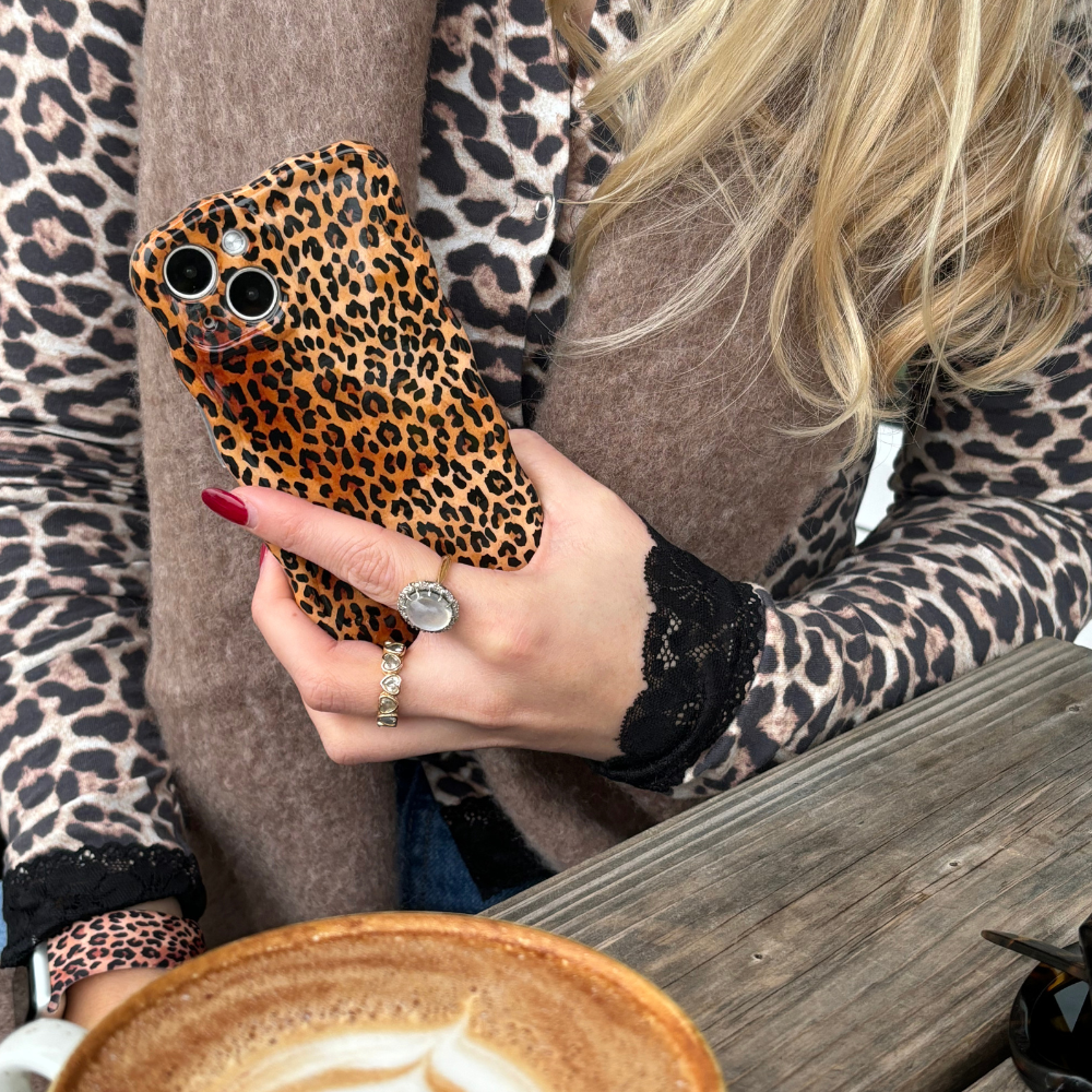 Wavy Phone Case - Leopard: IPhone 16
