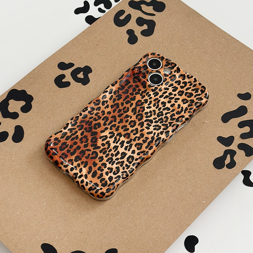 Wavy Phone Case - Leopard: IPhone 16